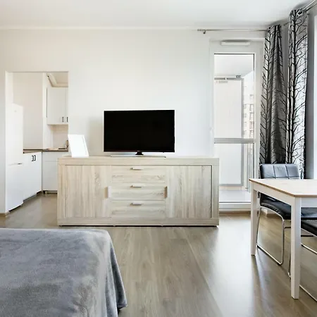 Airport Orange شقة وارسو