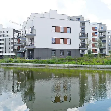 Airport Orange アパート